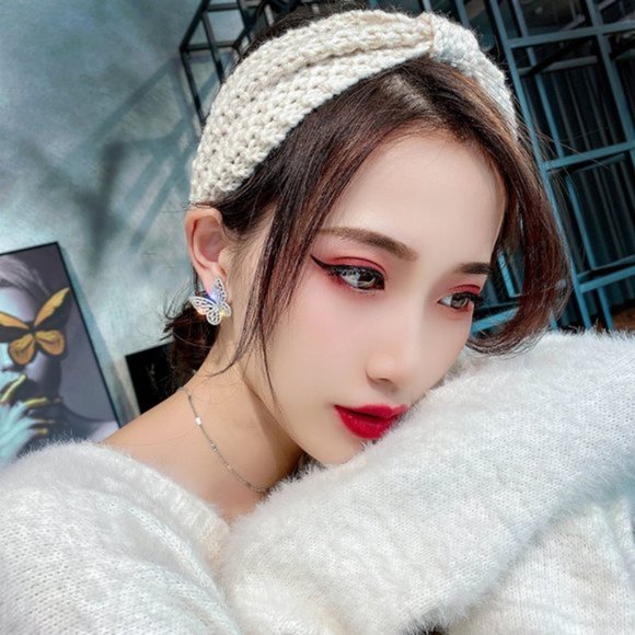 NEW 18K White Gold Diamond Butterfly Stud Earrings - Picture 6 of 8